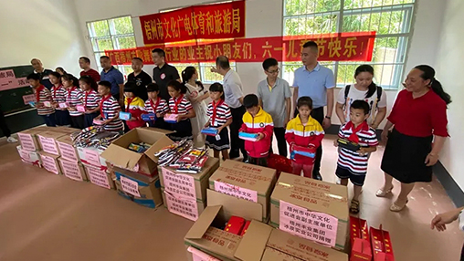 愛(ài)心回饋 筑夢(mèng)教育 | 百裕集團(tuán)以行動(dòng)助力公益，點(diǎn)亮童真夢(mèng)想！