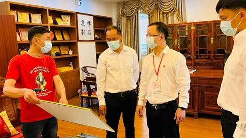 惠安縣委常委、組織部部長洪亞清蒞臨百裕集團研發(fā)中心調(diào)研指導工作