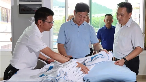 梧州市市委常委、統(tǒng)戰(zhàn)部部長何世恰蒞臨百裕集團(tuán)調(diào)研指導(dǎo)